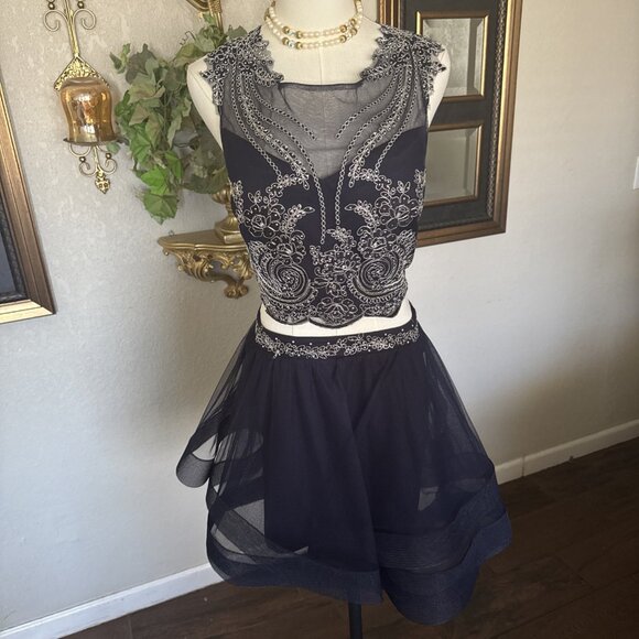 Junior A-Line Skirt Top 2 Piece Dress Set Size 7 Navy Blue Metallic Embroidered - Picture 12 of 16